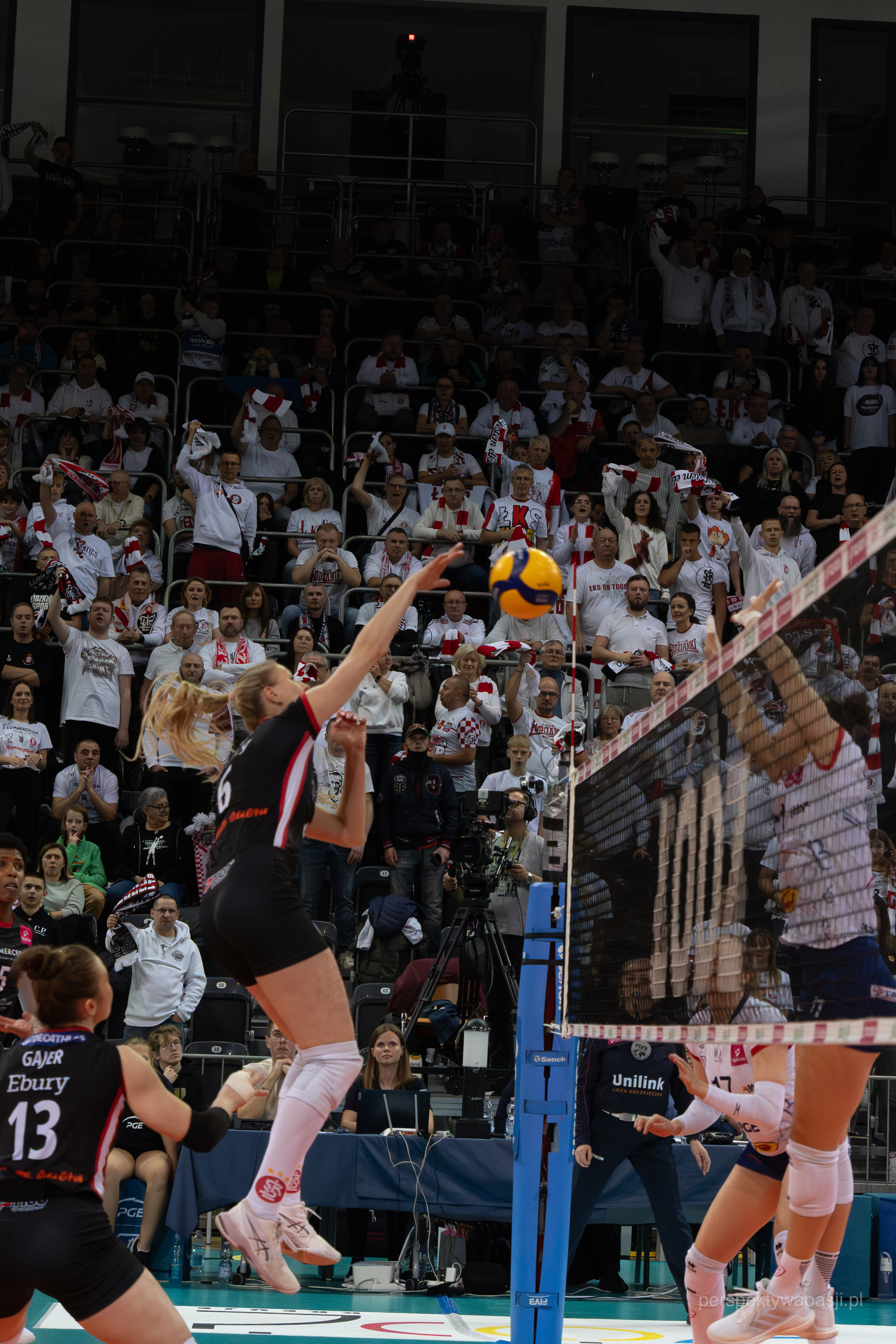 Siatkówka — akcja na boisku